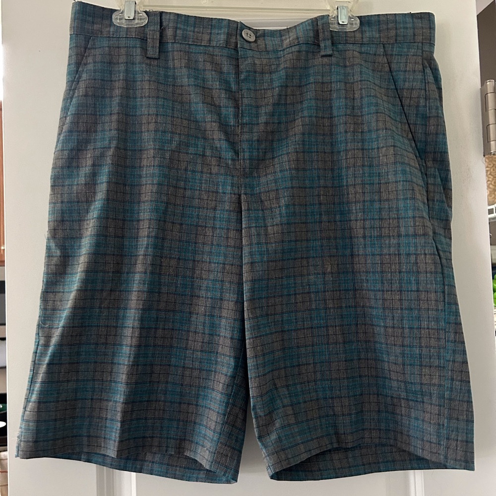 Mens IZOD golf shorts- size 34